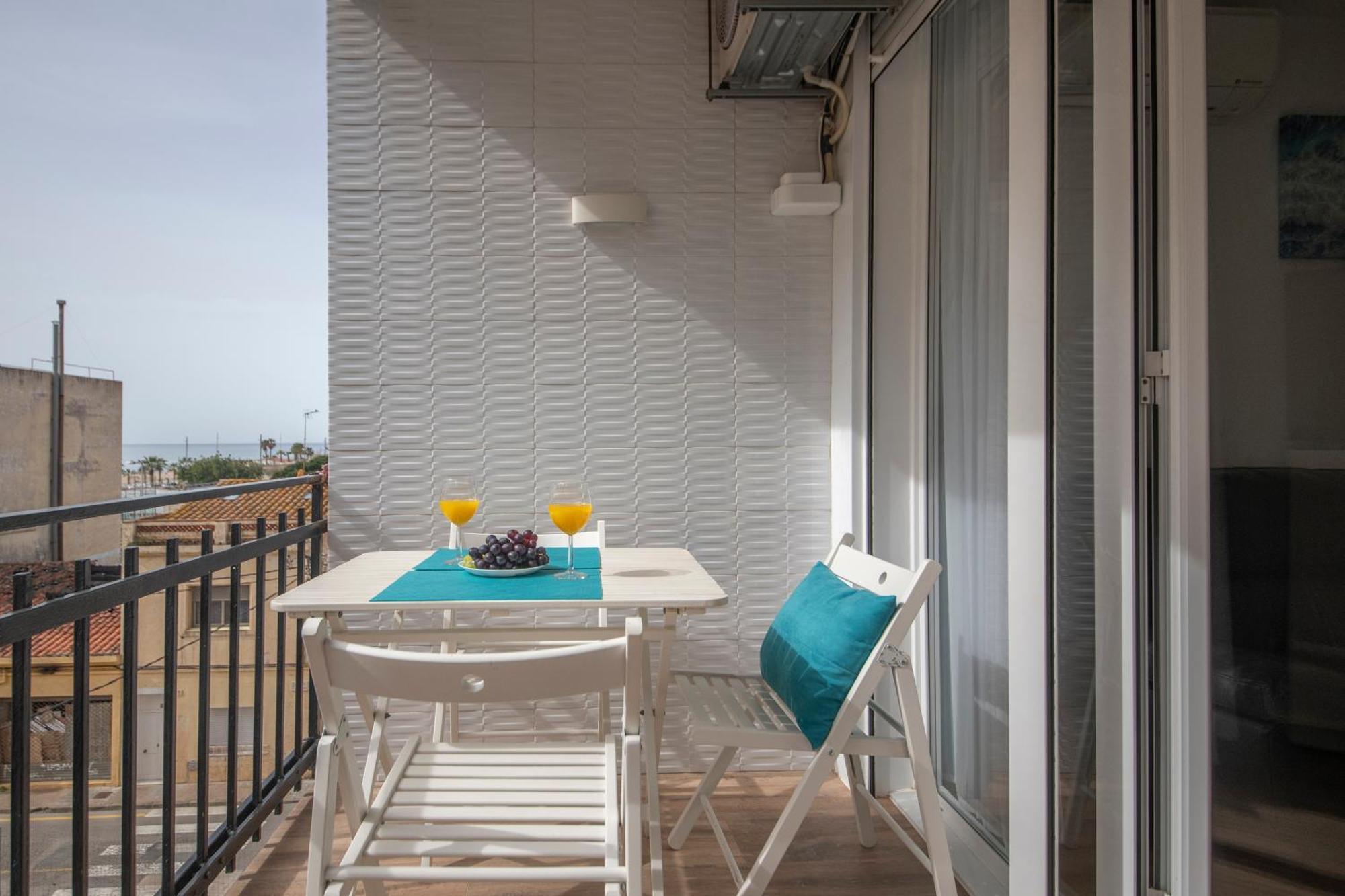 Apartamento a 100 metros de la playa Pineda De Mar Exterior foto